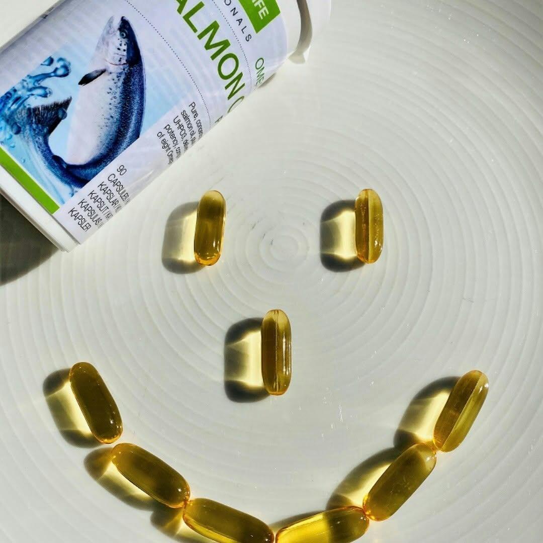 NEOLIFE SALMON OIL PLUS OMEGA-3 Pure and concentrated provides all eight Omega -3s Dietary supplement 90 SOFTGEL CAPSULES