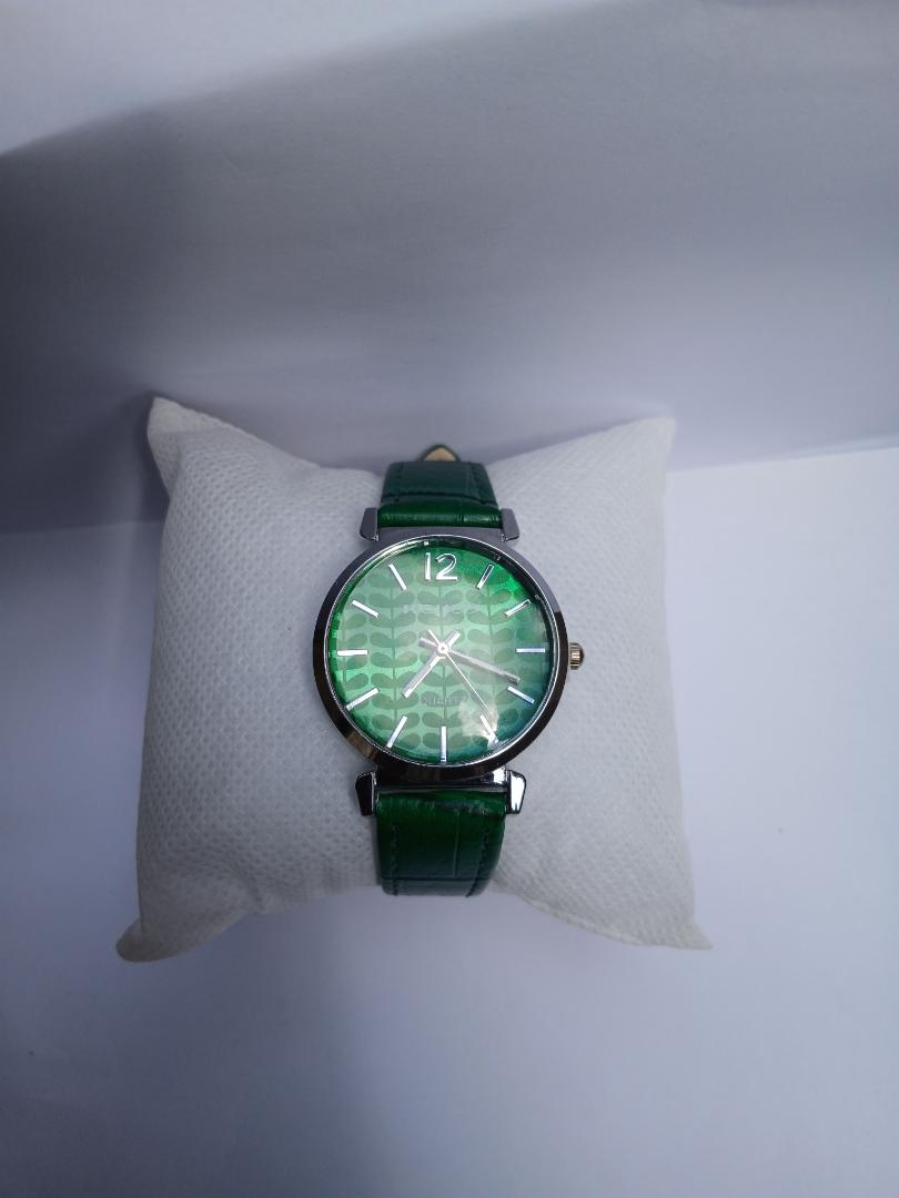 Classic Green Quartz Watch – Stylish, Durable & Elegant. Luxury  Women's Watch  Glitter Dial