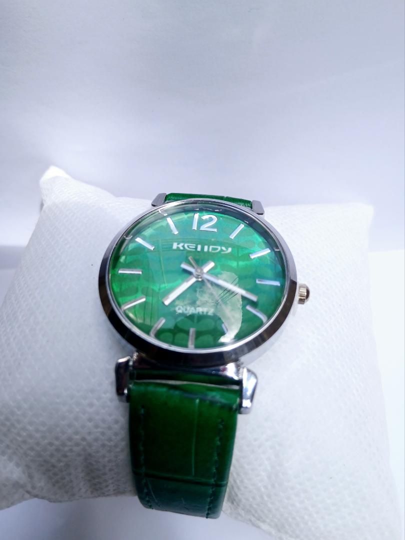 Classic Green Quartz Watch – Stylish, Durable & Elegant. Luxury  Women's Watch  Glitter Dial