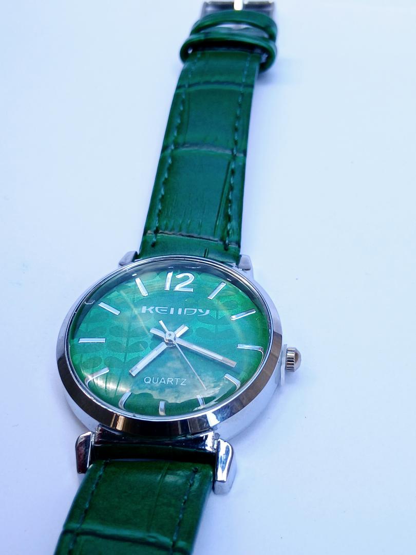 Classic Green Quartz Watch – Stylish, Durable & Elegant. Luxury  Women's Watch  Glitter Dial