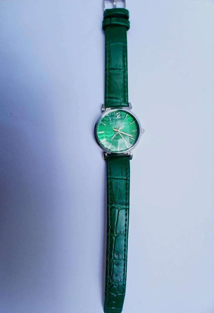 Classic Green Quartz Watch – Stylish, Durable & Elegant. Luxury  Women's Watch  Glitter Dial