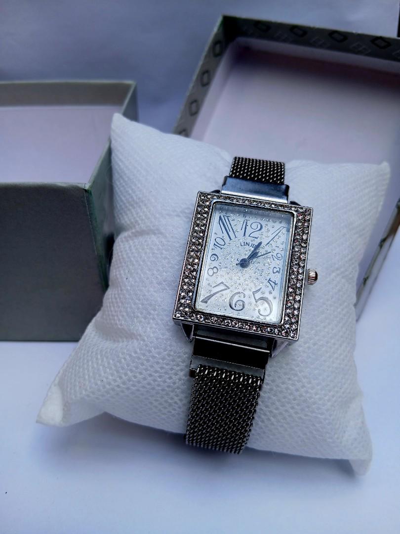 Luxury Crystal-Encrusted Rectangle Women's Watch  - Black Mesh Band & Glitter Dial
