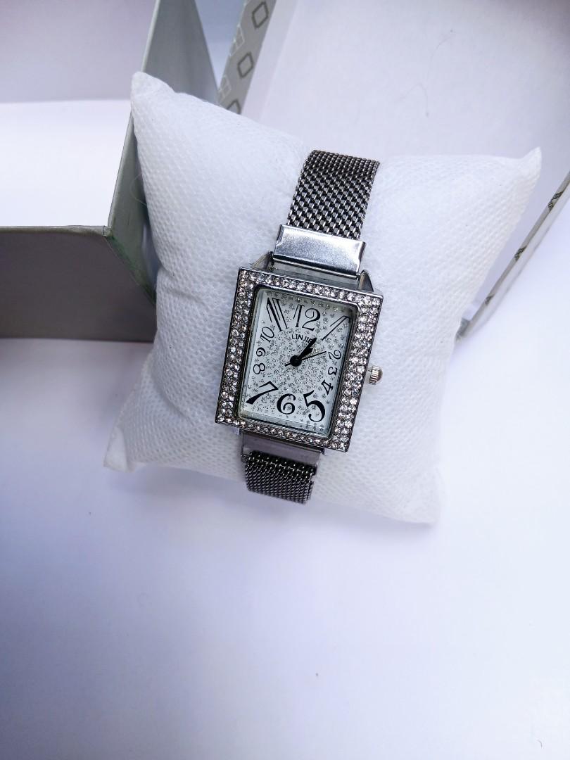 Luxury Crystal-Encrusted Rectangle Women's Watch  - Black Mesh Band & Glitter Dial