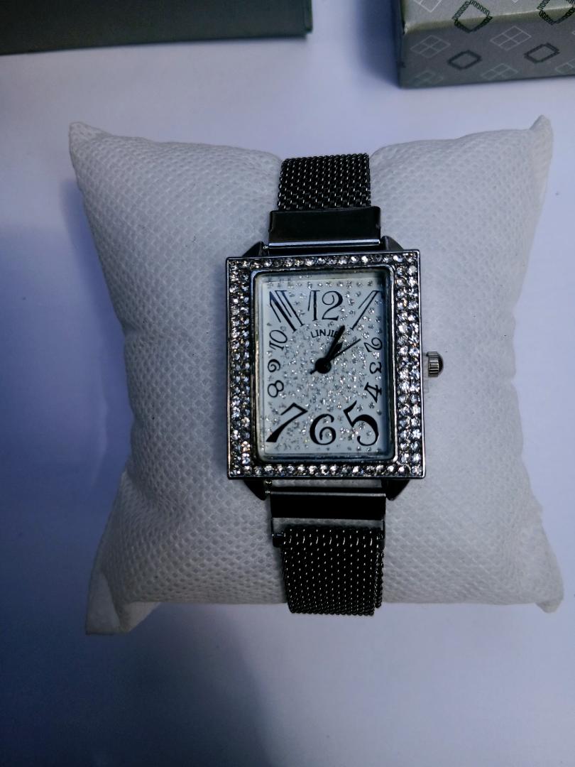 Luxury Crystal-Encrusted Rectangle Women's Watch  - Black Mesh Band & Glitter Dial