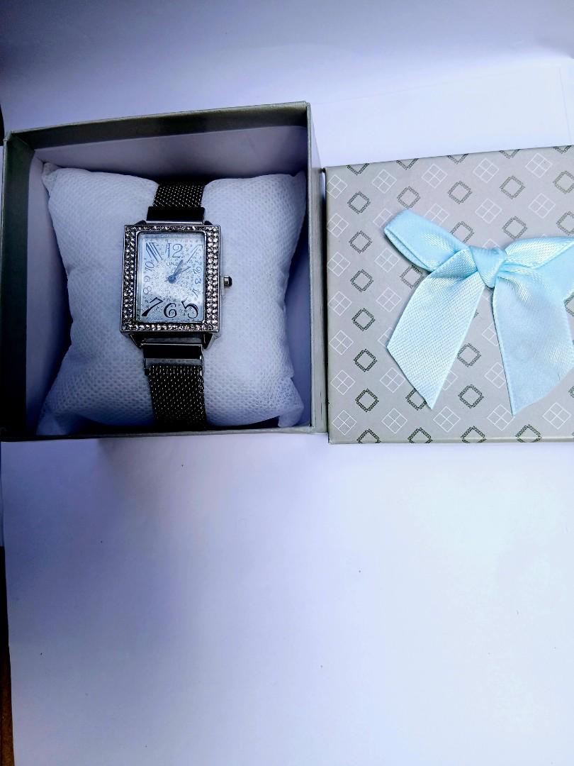 Luxury Crystal-Encrusted Rectangle Women's Watch  - Black Mesh Band & Glitter Dial