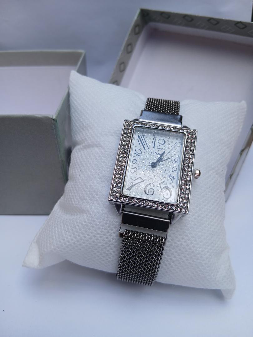 Luxury Crystal-Encrusted Rectangle Women's Watch  - Black Mesh Band & Glitter Dial