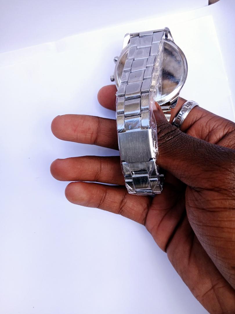 Stylish Men’s Analog Chronograph Watch +free gift box– Silver Stainless Steel+free gift box
