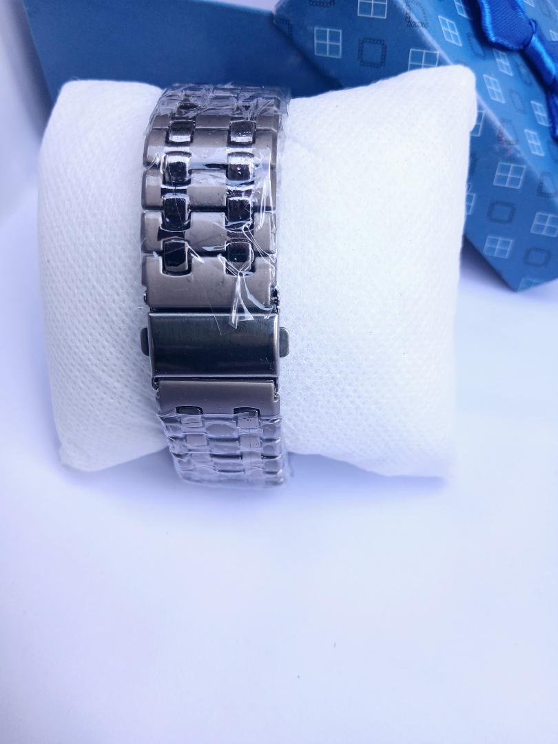 Danlex Luxury Analog Men’s Watch – Black Dial & Silver Bracelet