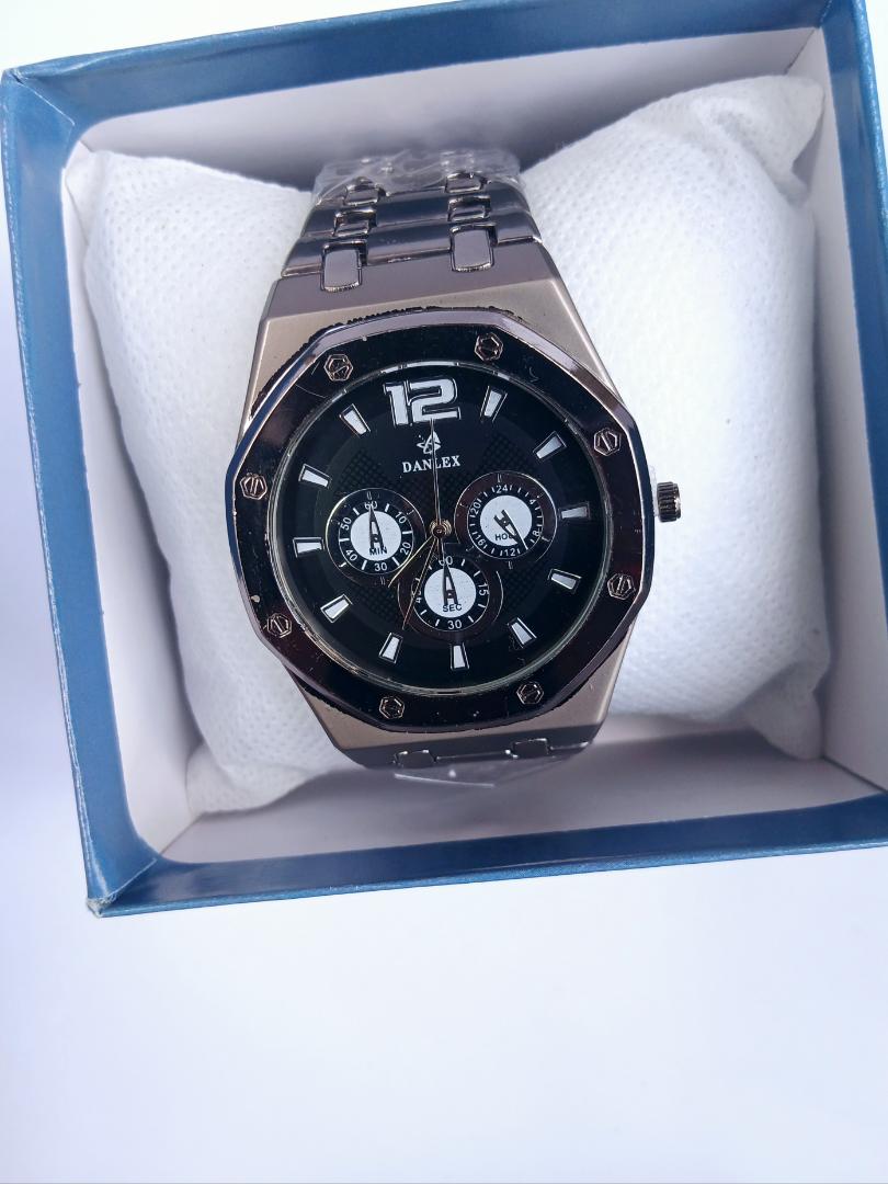 Danlex Luxury Analog Men’s Watch – Black Dial & Silver Bracelet