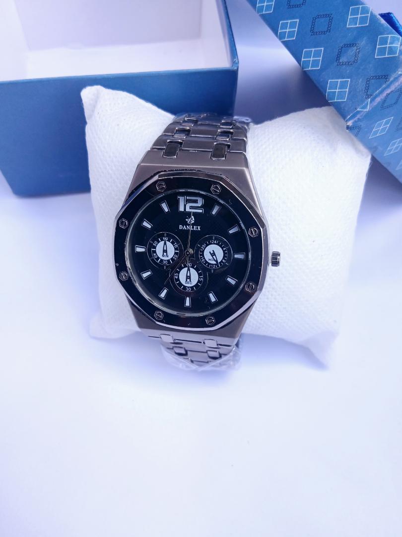 Danlex Luxury Analog Men’s Watch – Black Dial & Silver Bracelet