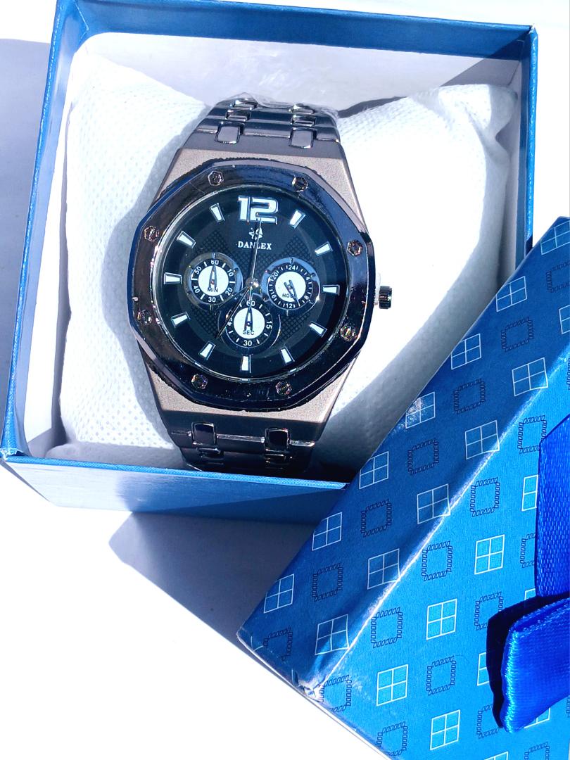 Danlex Luxury Analog Men’s Watch – Black Dial & Silver Bracelet