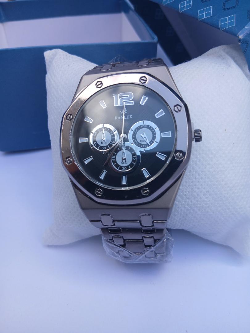 Danlex Luxury Analog Men’s Watch – Black Dial & Silver Bracelet