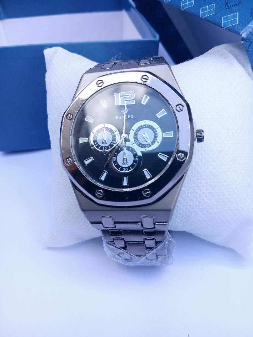 Danlex Luxury Analog Men’s Watch – Black Dial & Silver Bracelet