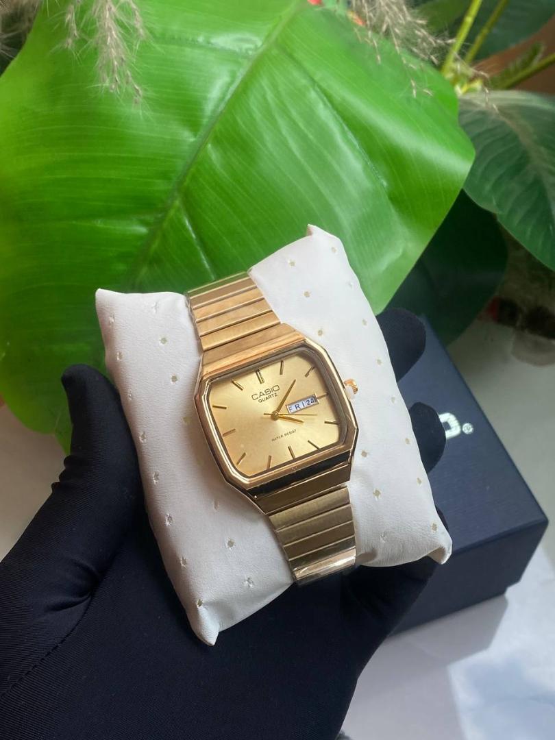 ⏱ Casio Vintage Quartz Watch – Day-Date Display
✨ Retro rectangular case design
✨ Durable stainless steel bracelet – Gold / Black
✨ Day-Date window for easy time tracking
✨ Quartz accuracy & water res