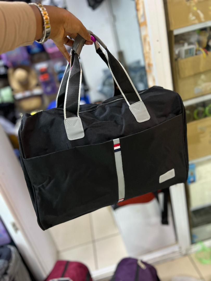unisex travel duffle bags with adjustable shoulder strap