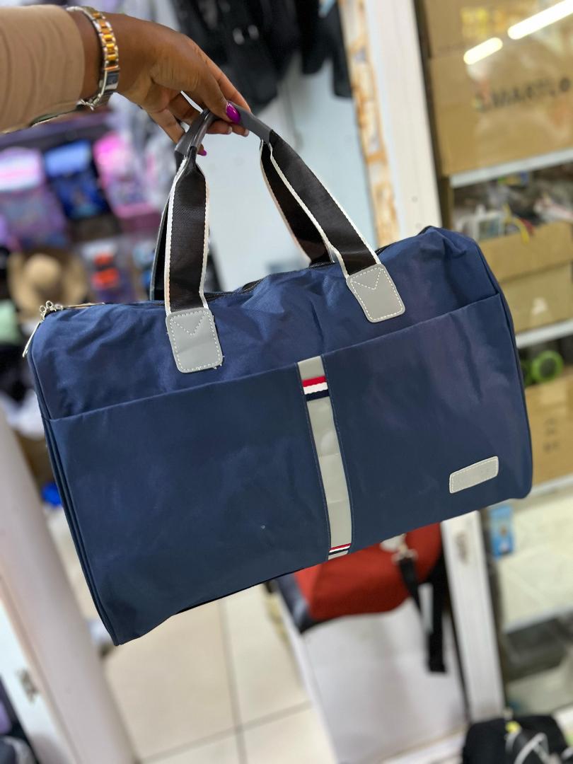 unisex travel duffle bags with adjustable shoulder strap