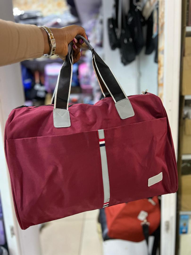 unisex travel duffle bags with adjustable shoulder strap
