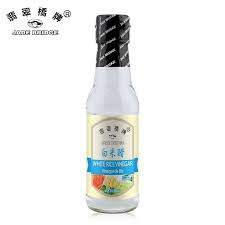 JADE BRIDGE WHITE RICE VINEGAR 500ML-is perfect for pickling, making salads, sweet and sour dishes and sushi. Simply and a few drops to enhance the aroma and flavour of your favourite dishes.