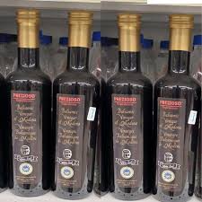 Prezioso Balsamic Vinegar of Moderna 500ml-is the perfect seasoning for your recipes, ideal to combine with meat, fish, vegetables, and even chips and snacks.