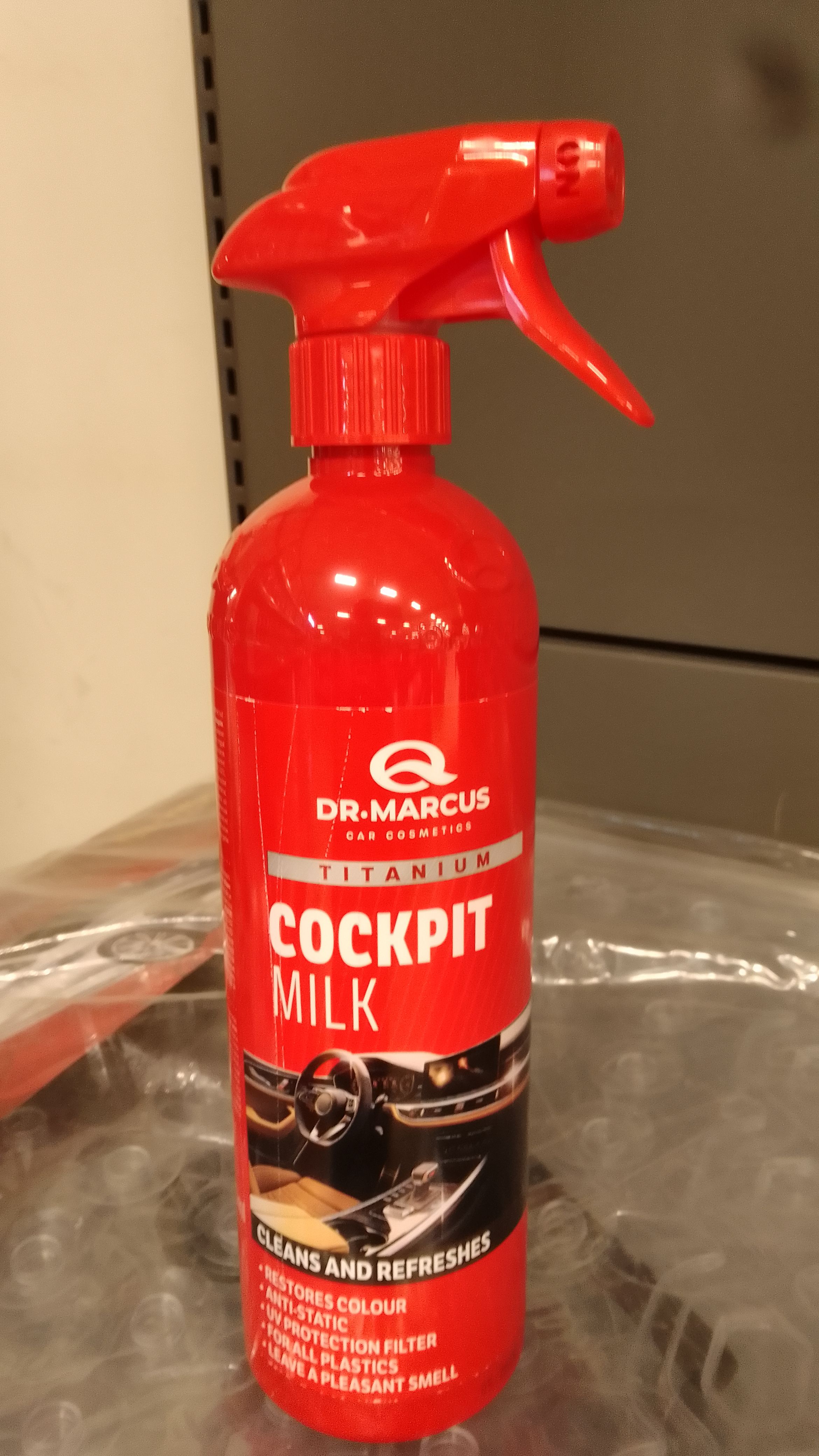 Dr Marcus Satin Cockpit Milk-750ml-responsible for dashboard maintenance and renovation ensures long-lasting freshness and cleanliness. Additionally, it has UV protective functions.
