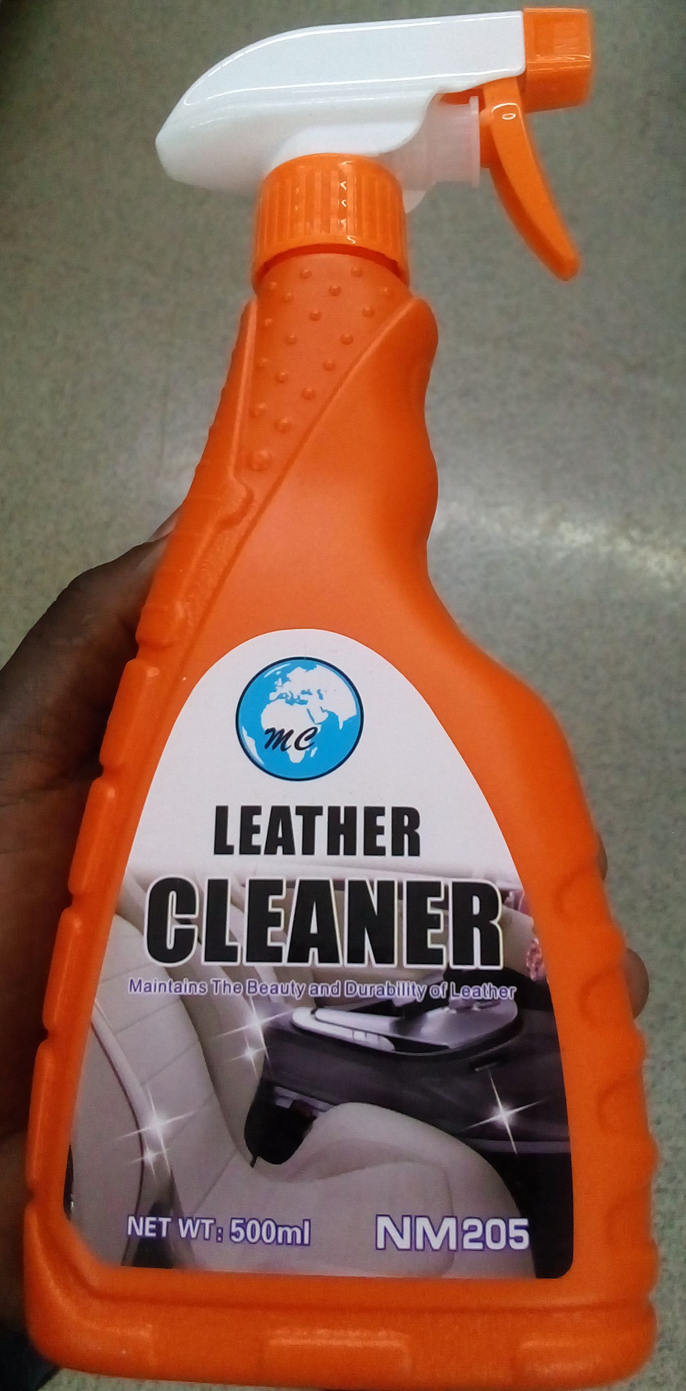 LEATHER CLEANER & CONDITIONER 500ml-Maintains the beauty and durability of leather its emollient enriched ingredients restore a soft, smooth feel to sun dried leather