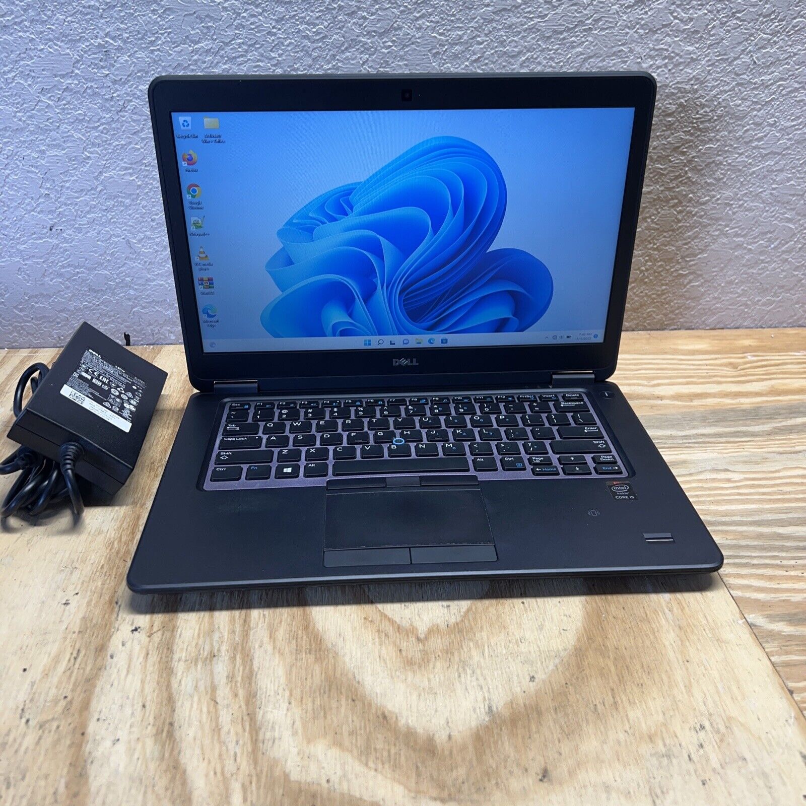 Professional Business Laptop – Dell Latitude 7450 | Intel Core i7 5th Gen | 8GB RAM | 256GB SSD | Sleek, Secure, and Reliable
 Powered by a robust Intel Core i7 5th Generation processor