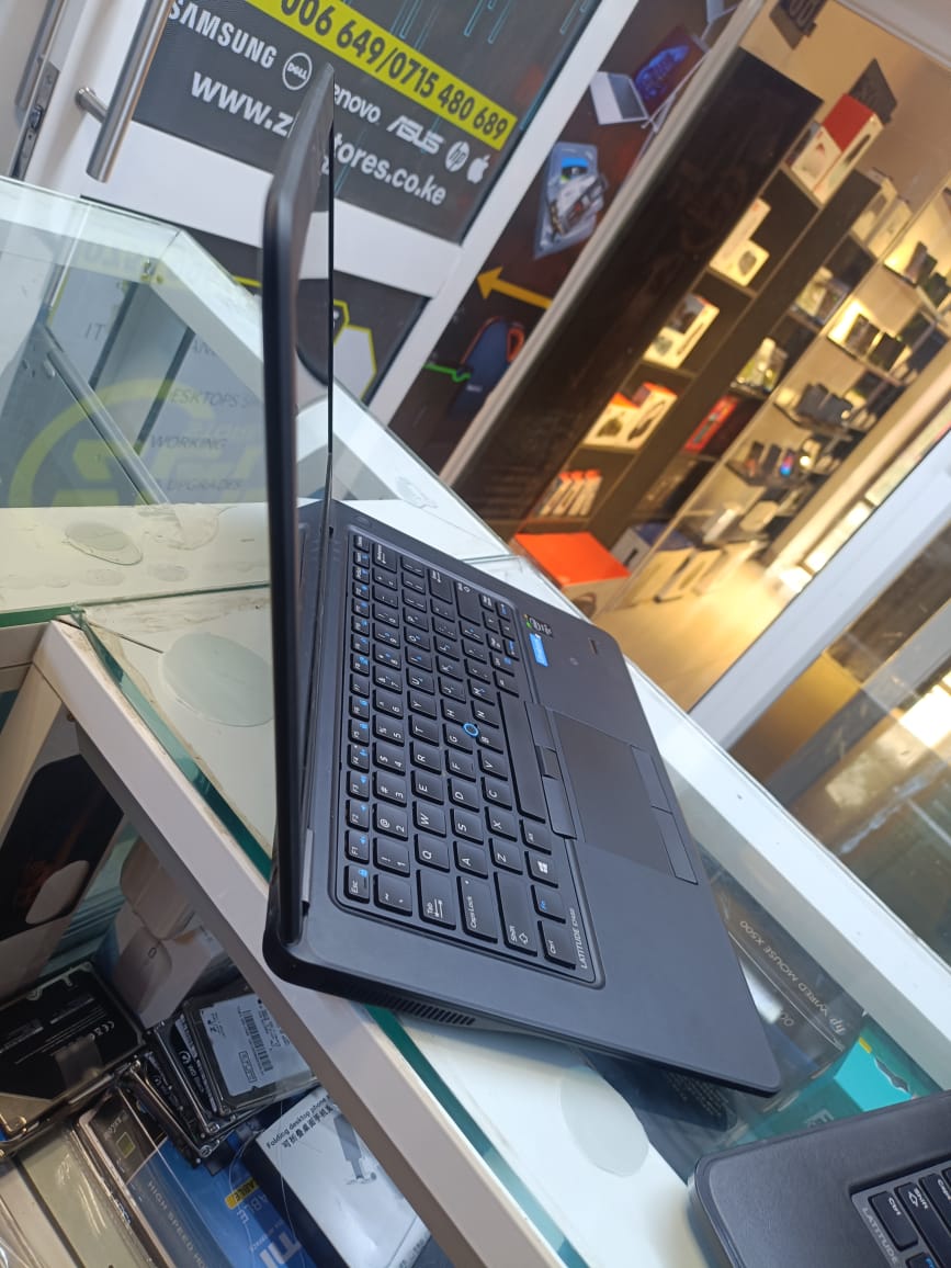 Professional Business Laptop – Dell Latitude 7450 | Intel Core i7 5th Gen | 8GB RAM | 256GB SSD | Sleek, Secure, and Reliable
 Powered by a robust Intel Core i7 5th Generation processor