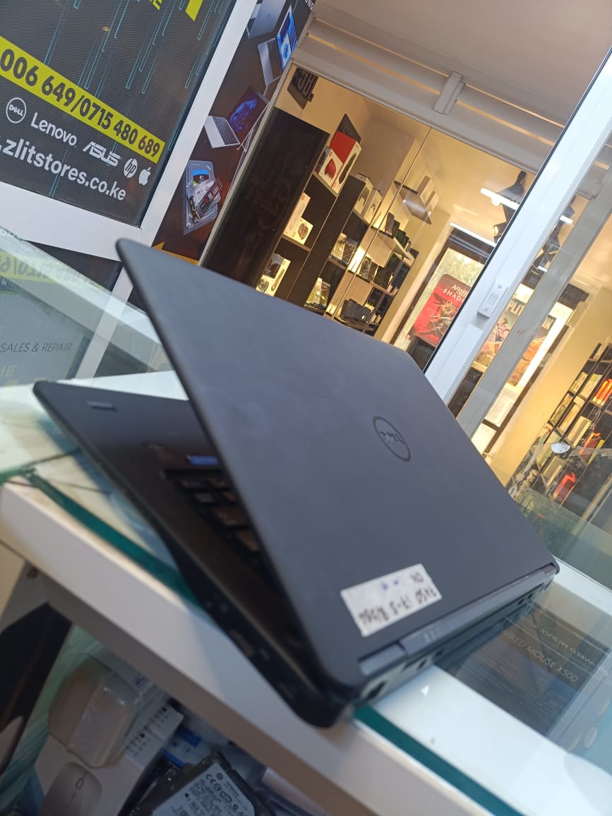 Professional Business Laptop – Dell Latitude 7450 | Intel Core i7 5th Gen | 8GB RAM | 256GB SSD | Sleek, Secure, and Reliable
 Powered by a robust Intel Core i7 5th Generation processor
