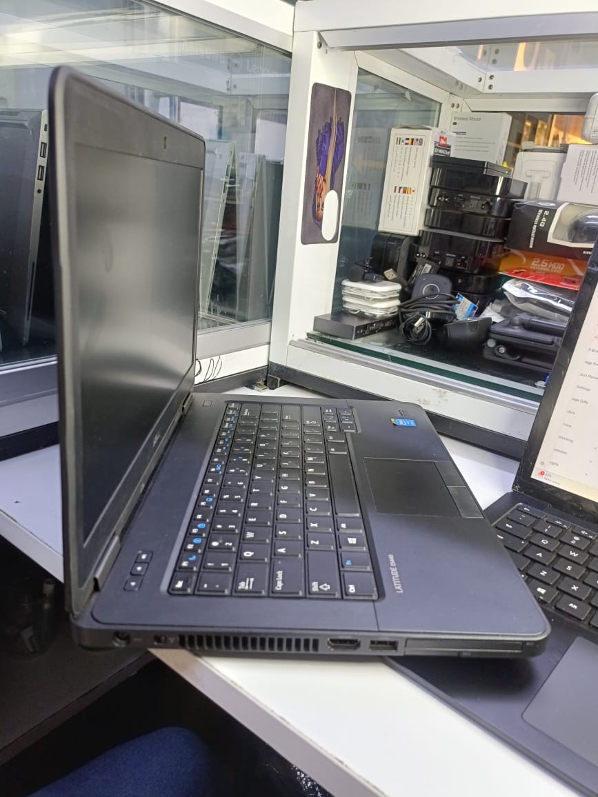 REFURBISHED DELL LATITUDE 5440 COI5 4TH GENERATION 8GBRAM 256GBSSD
reliable business-class laptop designed to deliver solid performance, durability, and efficiency for everyday tasks