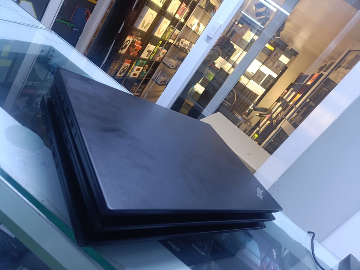 Lenovo ThinkPad X390 – Core i5 | 8GB | 256GB SSD | 13.3" FHD Business Laptop
premium business-class laptop built for professionals, students, and everyday users who need speed, portability