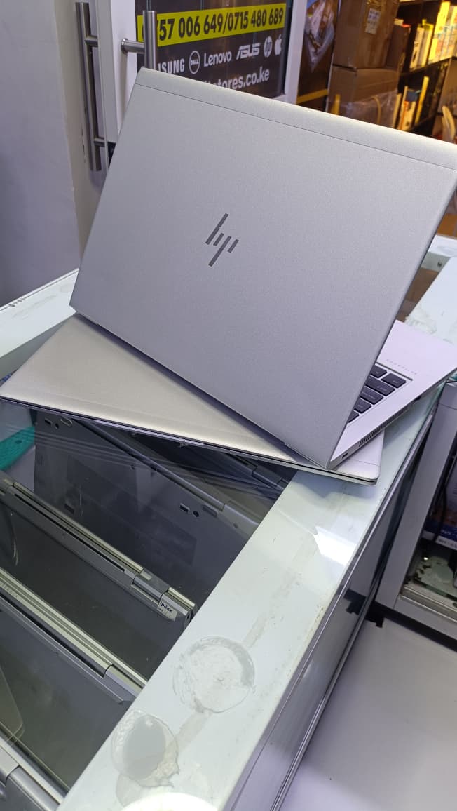 HP ELITEBOOK 745 G6 AMD RYZEN 5 3500U 8GBRAM 256GBSSD SILVER
powered by an AMD Ryzen 5 PRO 3500U processor — a quad-core CPU with 4 cores and 8 threads, running at a base frequency of 2.1 GHz and boos