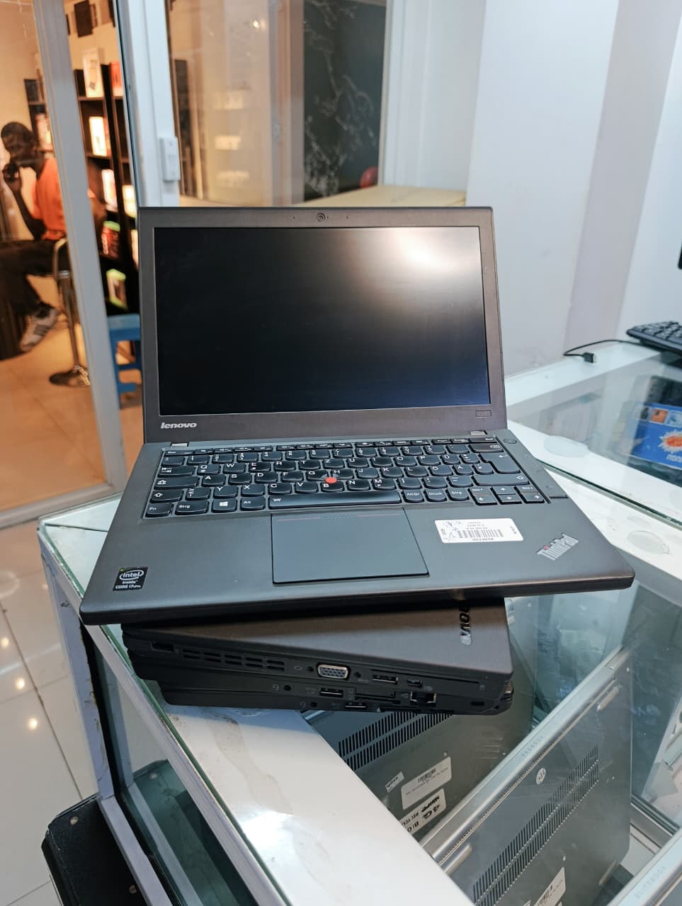 LENOVO THINKPAD X240 COI7  4 TH GENERATION 8GBRAM 256GB SSD
Intel Core i7 processor for fast and reliable performance
8GB DDR3 RAM for smooth multitasking and quick access to frequently used files