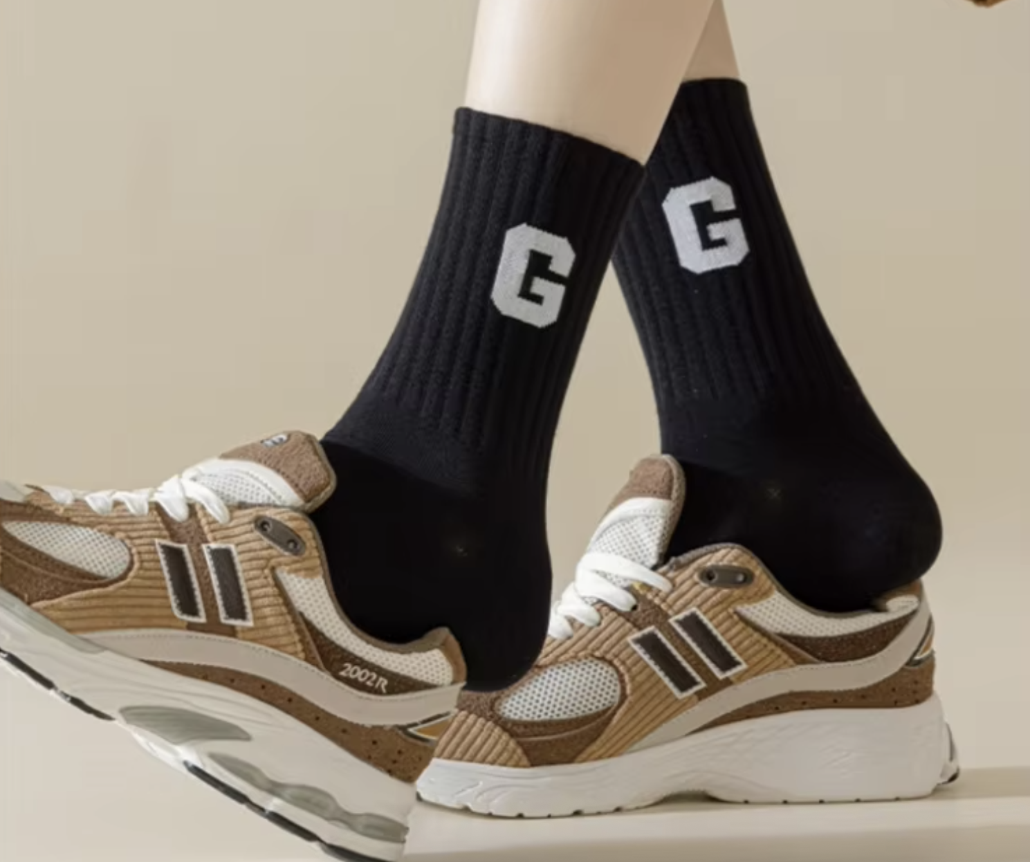 2pcs High-Quality Thick Mid-Tube Sports Socks – Custom Letter Cotton Athletic Socks