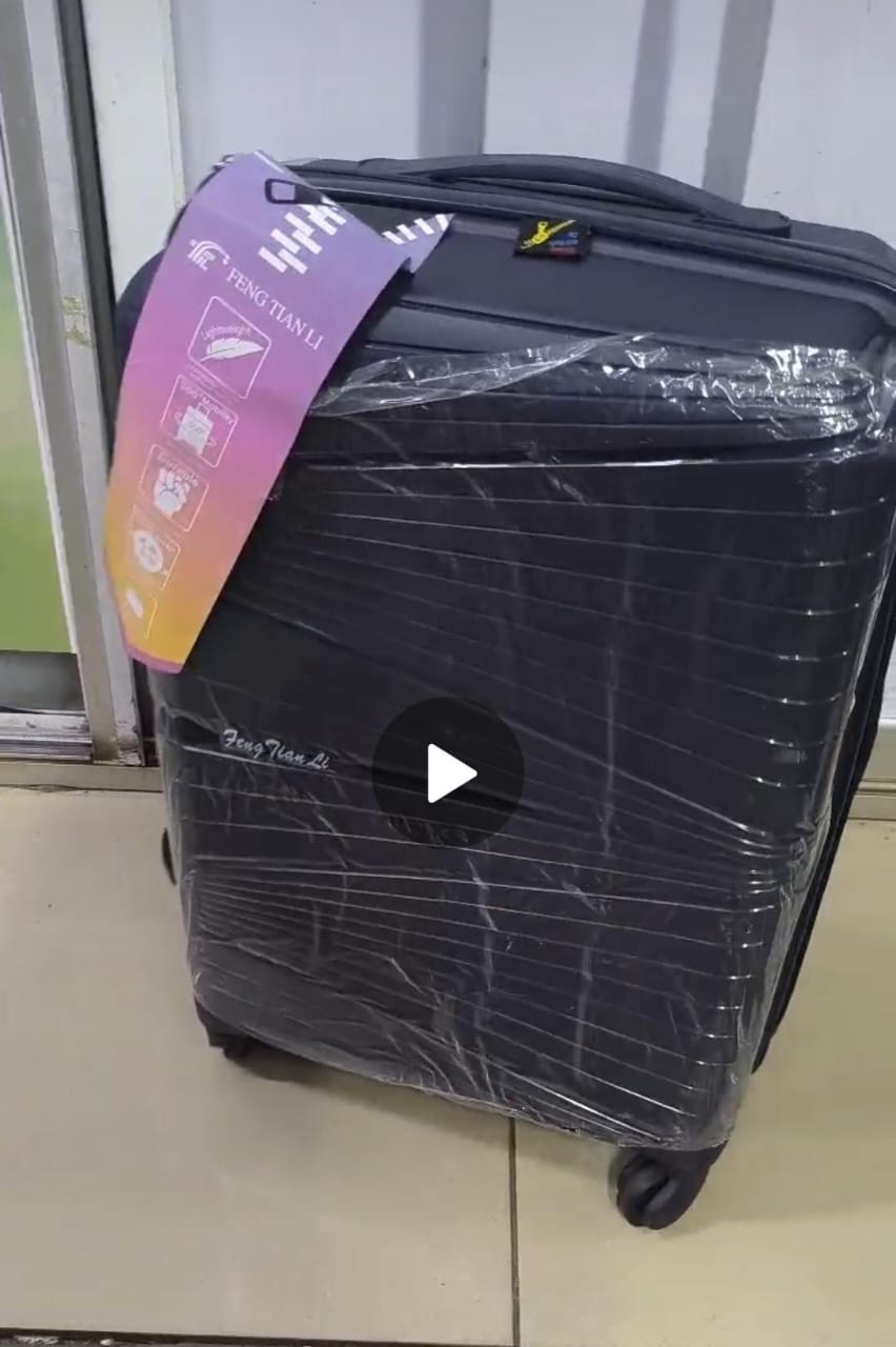 Small size suitcase

Size : 59cm