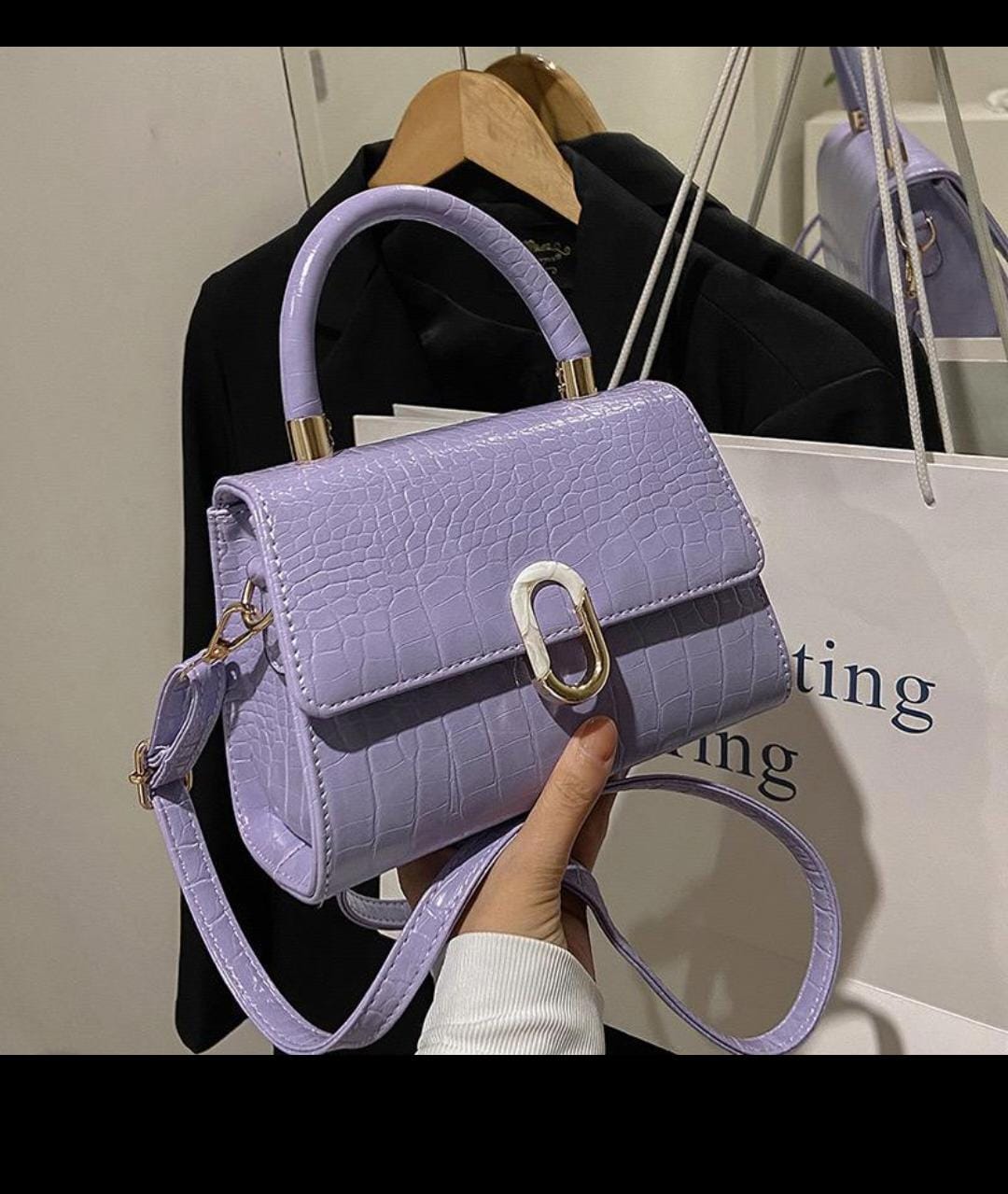 Sexy sling bag restocked 👇🏻👇🏻👇🏻

Colors available as posted

Leather super good quality
