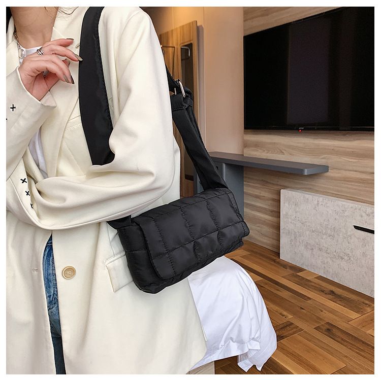 New Fashion Trend Handbags Chain Tote Bag Soft Leather Large Capacity Commuter Shoulder Diagonal Diamond Underarm Ba
