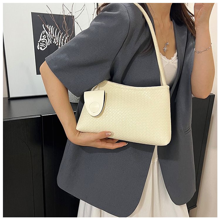 2025 Autumn/Winter Women'S Woven Pattern Shoulder Bag Casual Wear Hand-Held Handle Bag Fashion Retro Armpit Bag With Coin Purse B0264