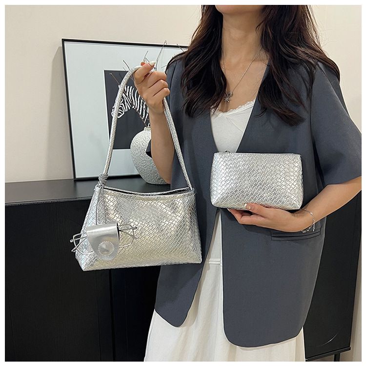 2025 Autumn/Winter Women'S Woven Pattern Shoulder Bag Casual Wear Hand-Held Handle Bag Fashion Retro Armpit Bag With Coin Purse B0264