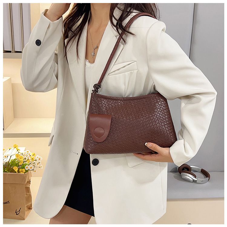 2025 Autumn/Winter Women'S Woven Pattern Shoulder Bag Casual Wear Hand-Held Handle Bag Fashion Retro Armpit Bag With Coin Purse B0264