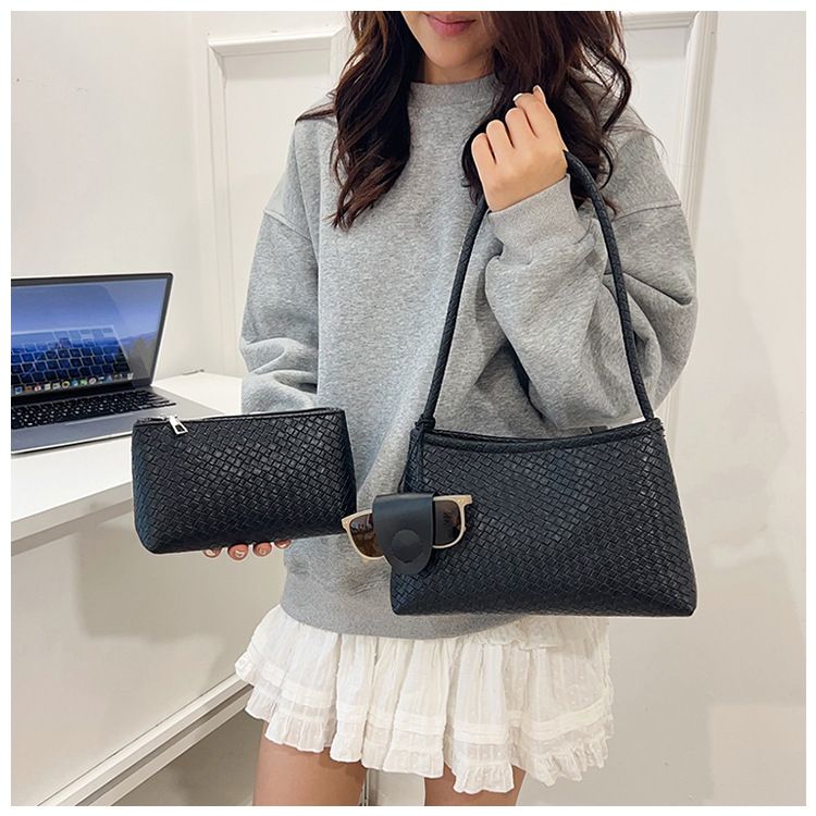 2025 Autumn/Winter Women'S Woven Pattern Shoulder Bag Casual Wear Hand-Held Handle Bag Fashion Retro Armpit Bag With Coin Purse B0264