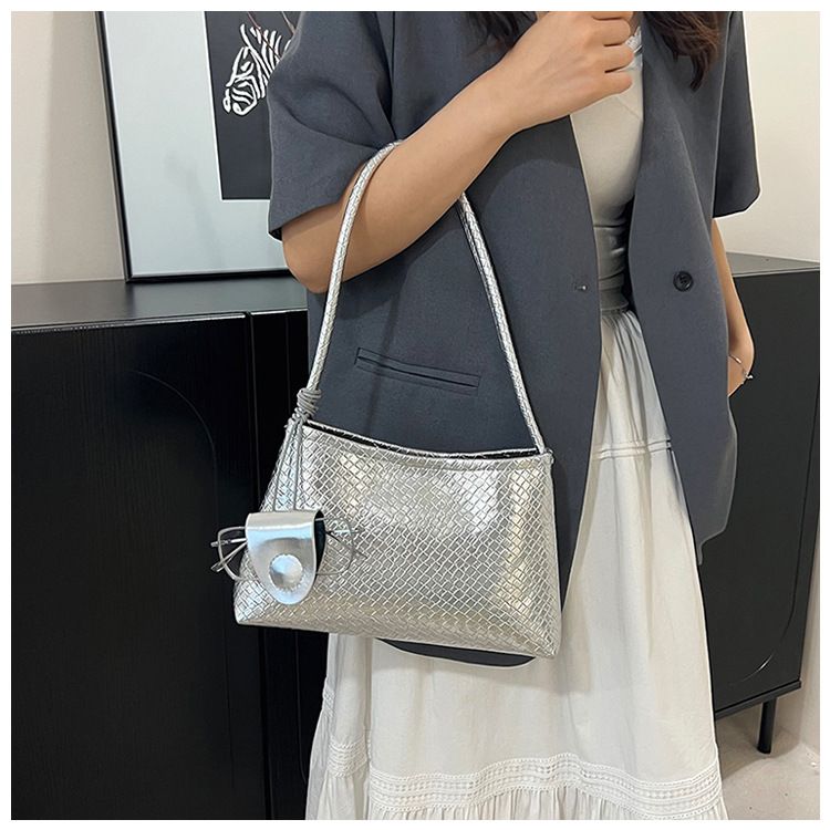 2025 Autumn/Winter Women'S Woven Pattern Shoulder Bag Casual Wear Hand-Held Handle Bag Fashion Retro Armpit Bag With Coin Purse B0264