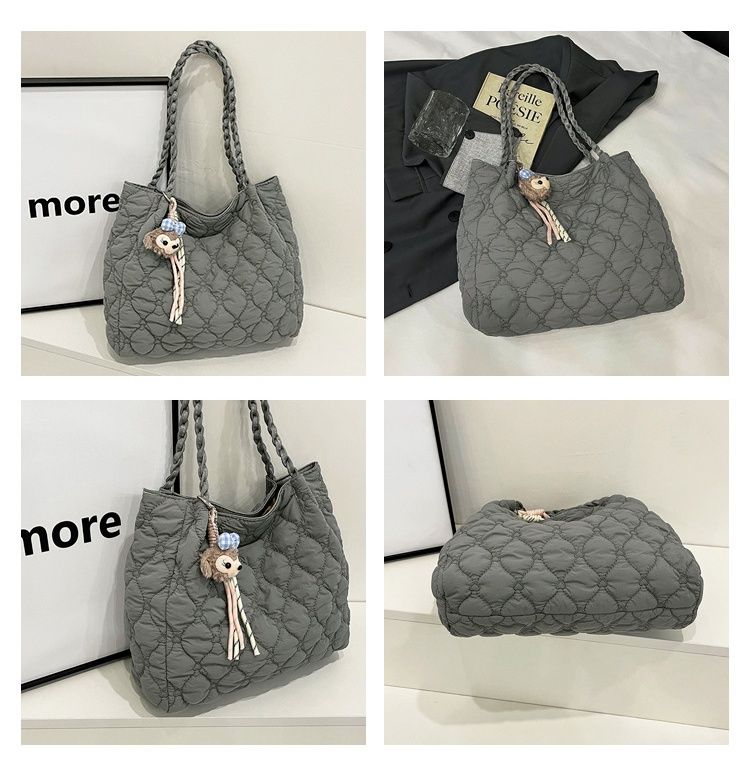 Women Quilted Diamond Lattice Handbag Large Capacity Fashion Shoulder Bag with Cute Pendants Padded Shopping Tote Chic Hobo Bag B0213