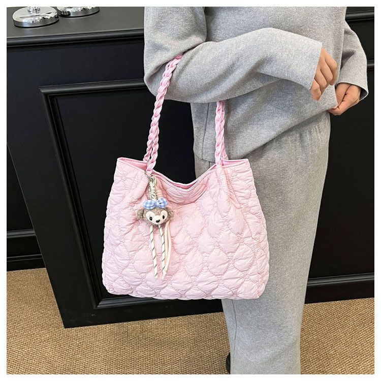Women Quilted Diamond Lattice Handbag Large Capacity Fashion Shoulder Bag with Cute Pendants Padded Shopping Tote Chic Hobo Bag B0213