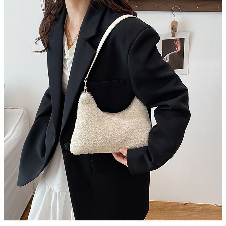 2025 Autumn and Winter Fashion High-End Hand-Held Lamb Wool Pillow Bag Women's Korean Style Casual Shoulder Bag B0103