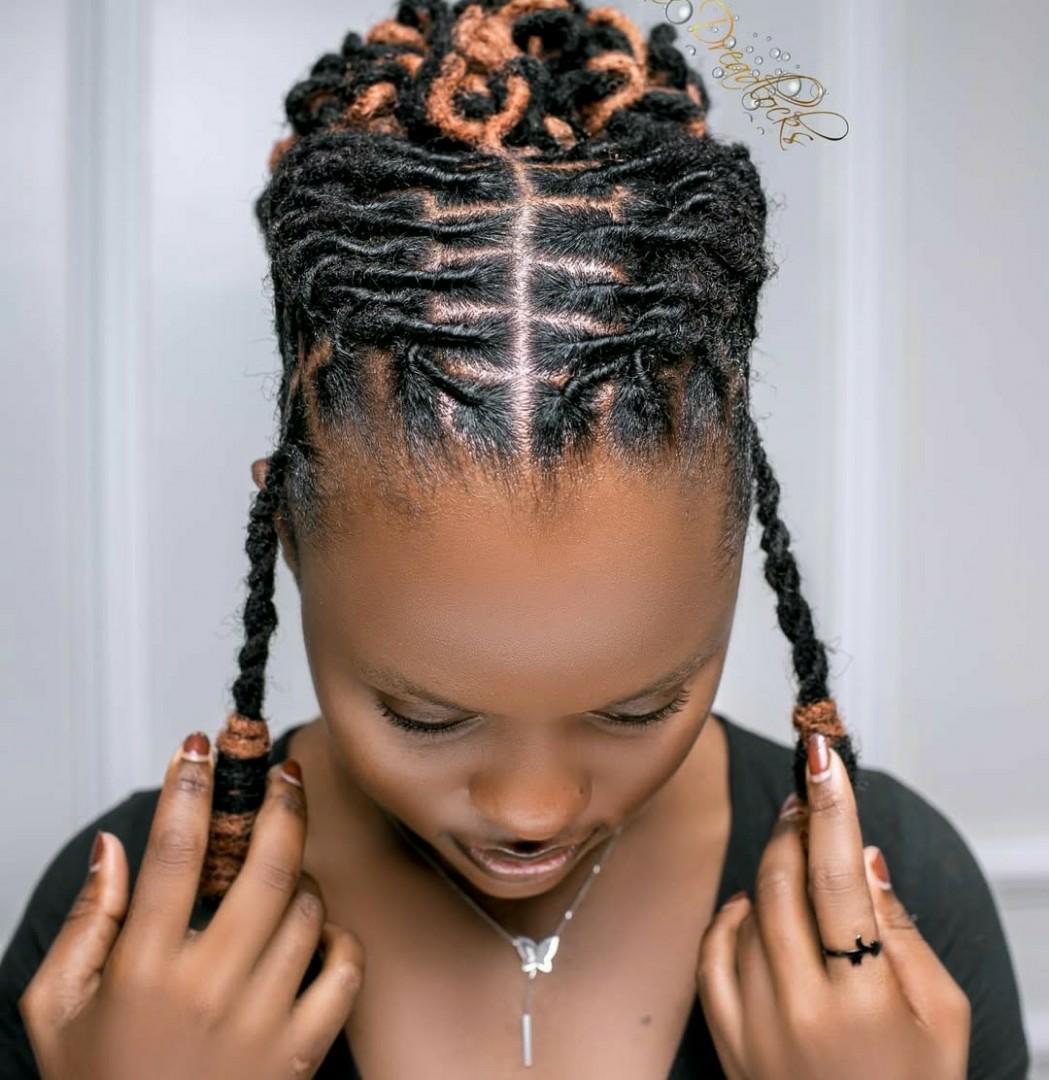 artificial dreadlocks extensions Synthetic dreadlocks are made of synthetic hair, they come in different types and materials, and can be installed on both dreaded and undreaded hair. For a detailed de
