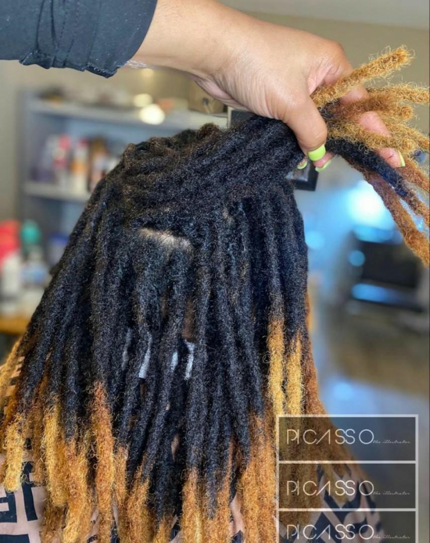 artificial dreadlocks extensions Synthetic dreadlocks are made of synthetic hair, they come in different types and materials, and can be installed on both dreaded and undreaded hair. For a detailed de