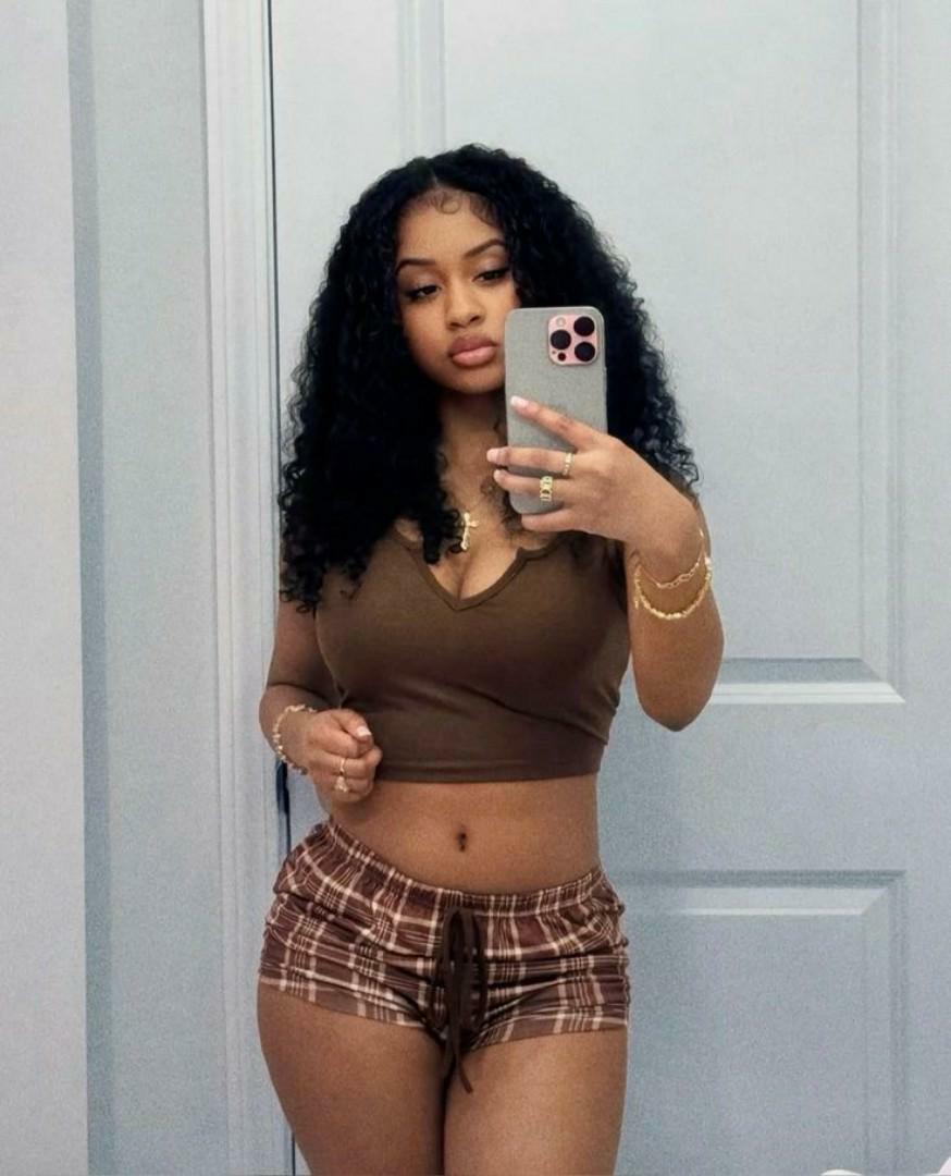 3 set booty short.Booty shorts are very short, form-fitting shorts designed to highlight the hips, thighs, and buttocks.

They’re usually made from stretchy, soft materials like cotton, spandex, or po