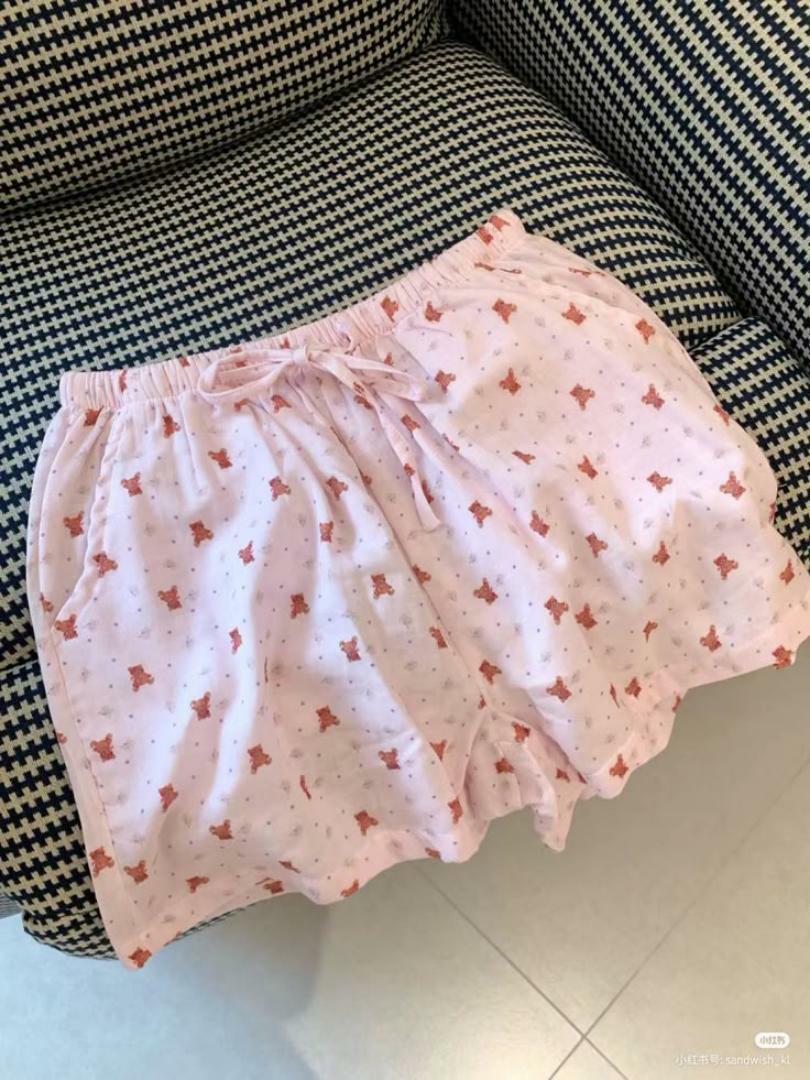 3 set booty short.Booty shorts are very short, form-fitting shorts designed to highlight the hips, thighs, and buttocks.

They’re usually made from stretchy, soft materials like cotton, spandex, or po