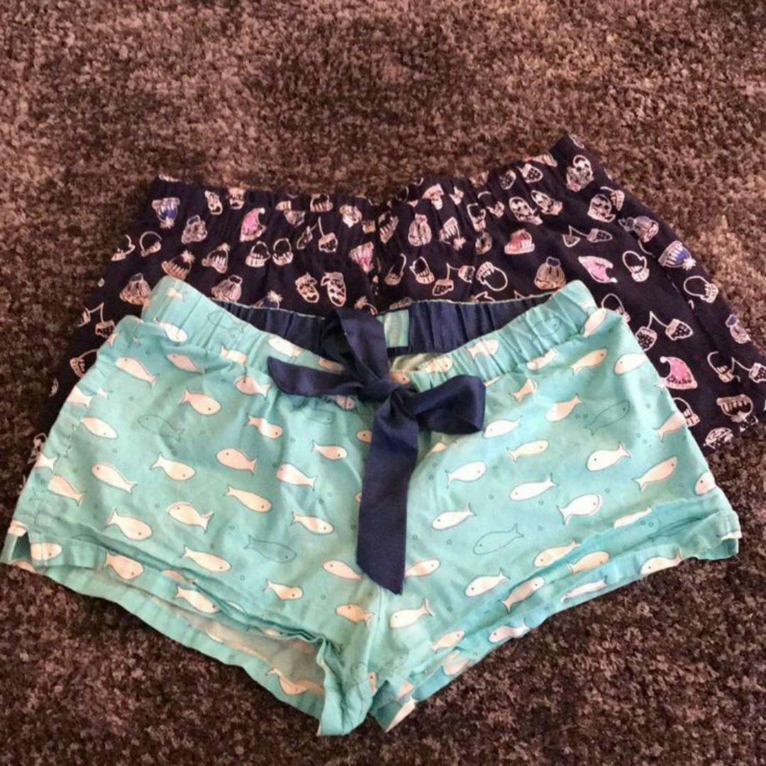 3 set booty short.Booty shorts are very short, form-fitting shorts designed to highlight the hips, thighs, and buttocks.

They’re usually made from stretchy, soft materials like cotton, spandex, or po