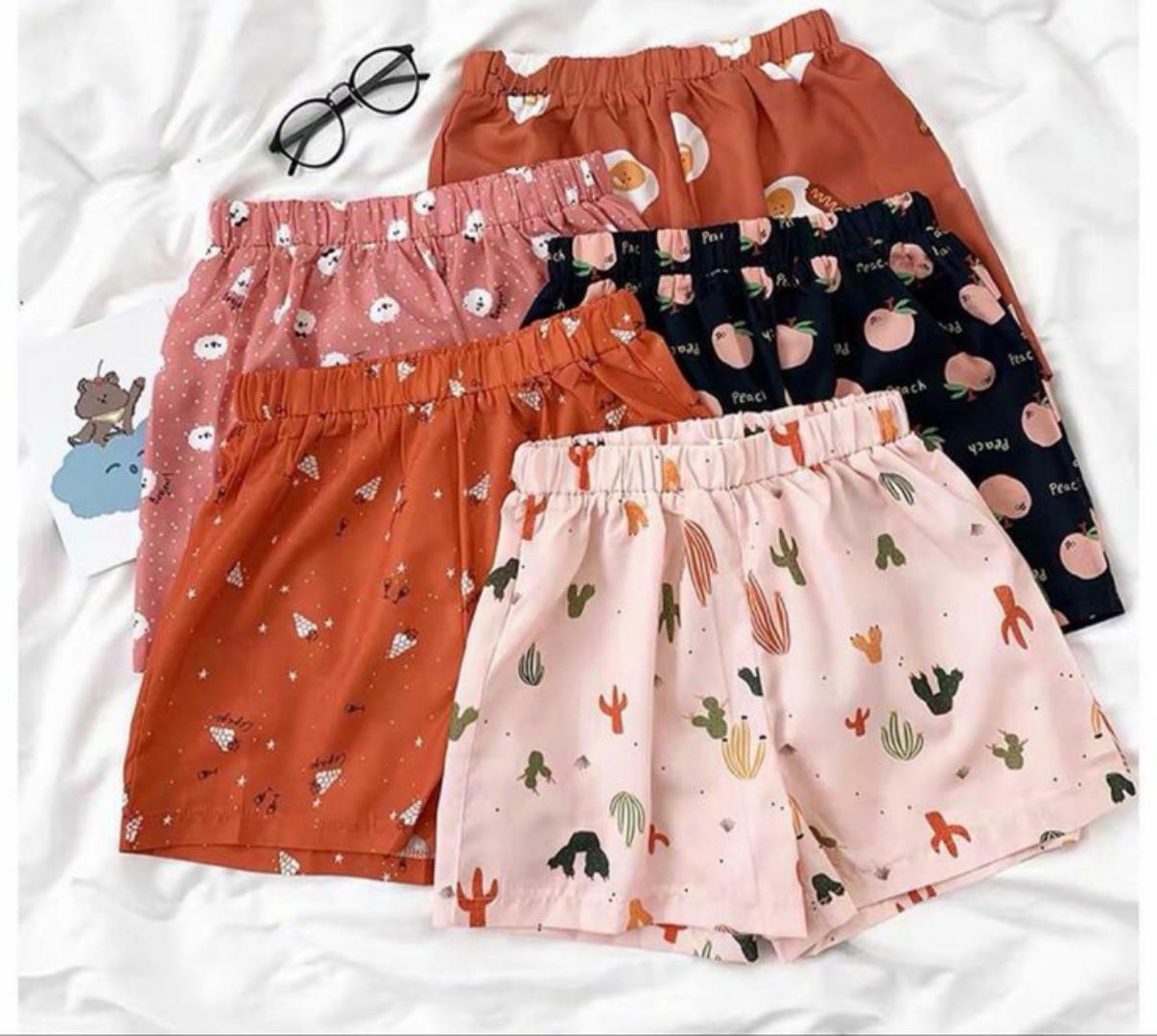 3 set booty short.Booty shorts are very short, form-fitting shorts designed to highlight the hips, thighs, and buttocks.

They’re usually made from stretchy, soft materials like cotton, spandex, or po